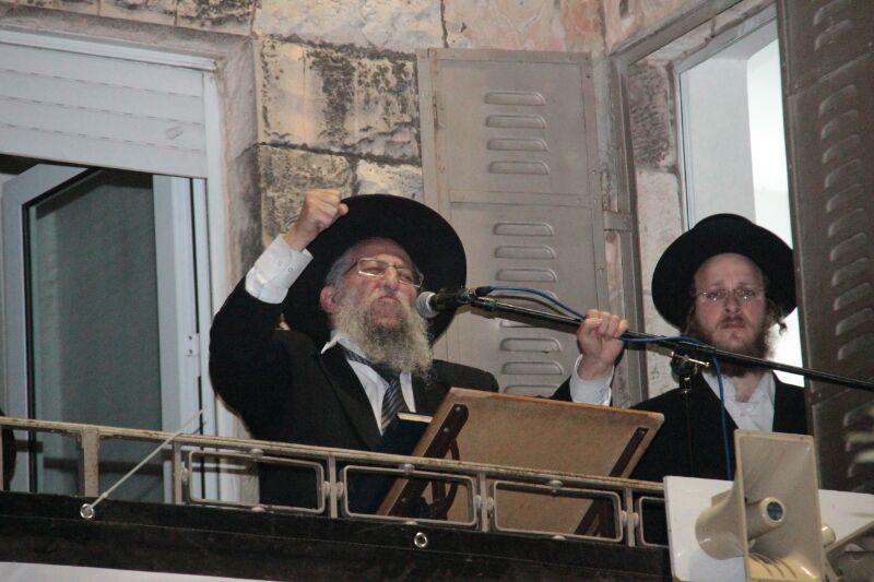 בבני ברק ובירושלים: מאות מחו על מעצר בחור הישיבה