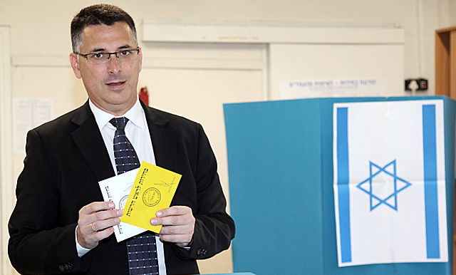 שר הפנים גדעון סער