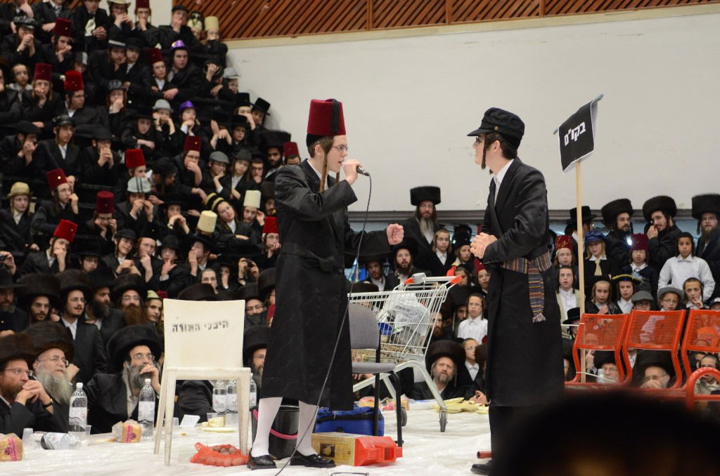 פורים בחצר הקודש צאנז • גלריה