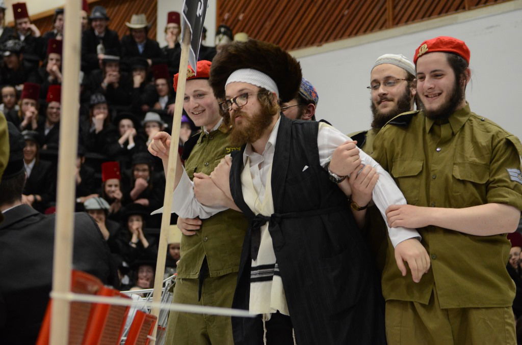 פורים בחצר הקודש צאנז • גלריה