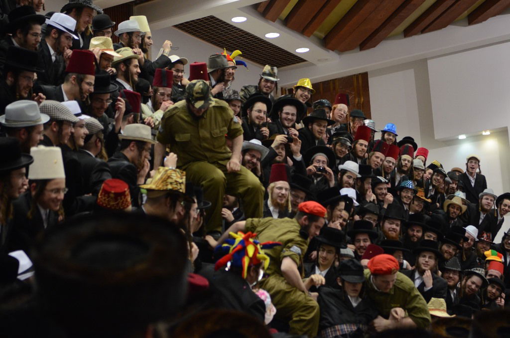 פורים בחצר הקודש צאנז • גלריה