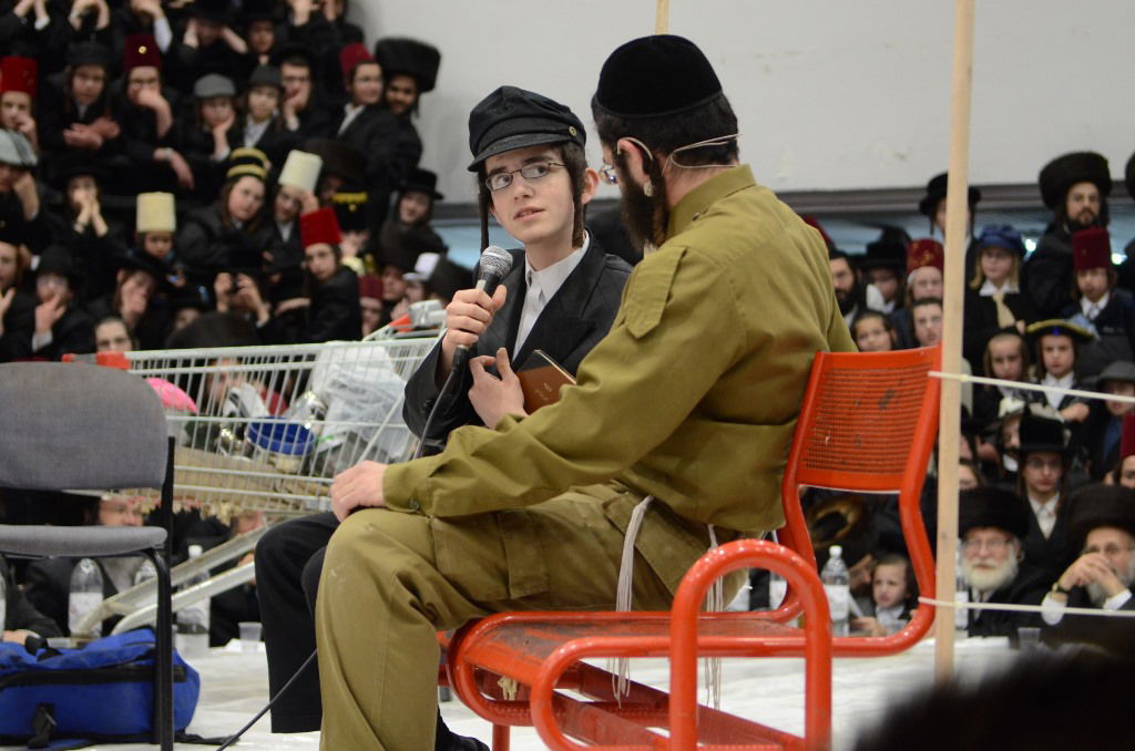 פורים בחצר הקודש צאנז • גלריה