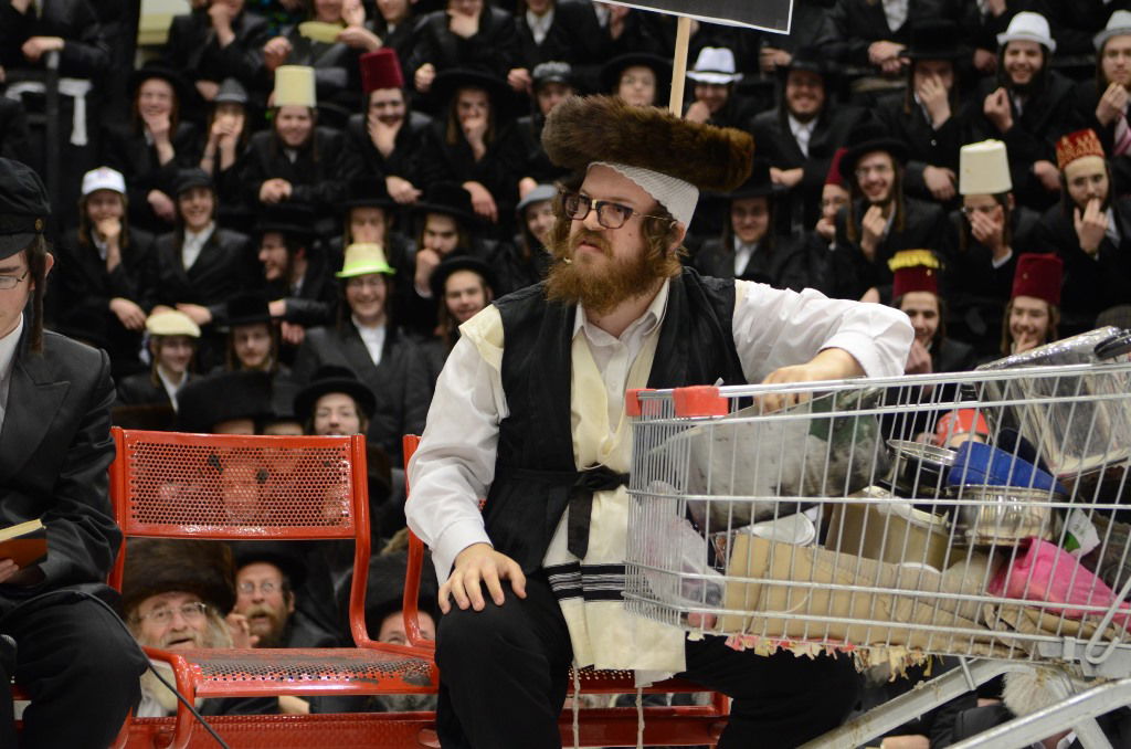 פורים בחצר הקודש צאנז • גלריה