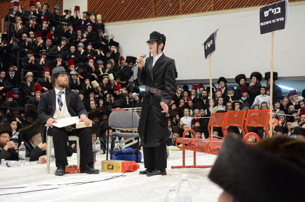 פורים בחצר הקודש צאנז • גלריה