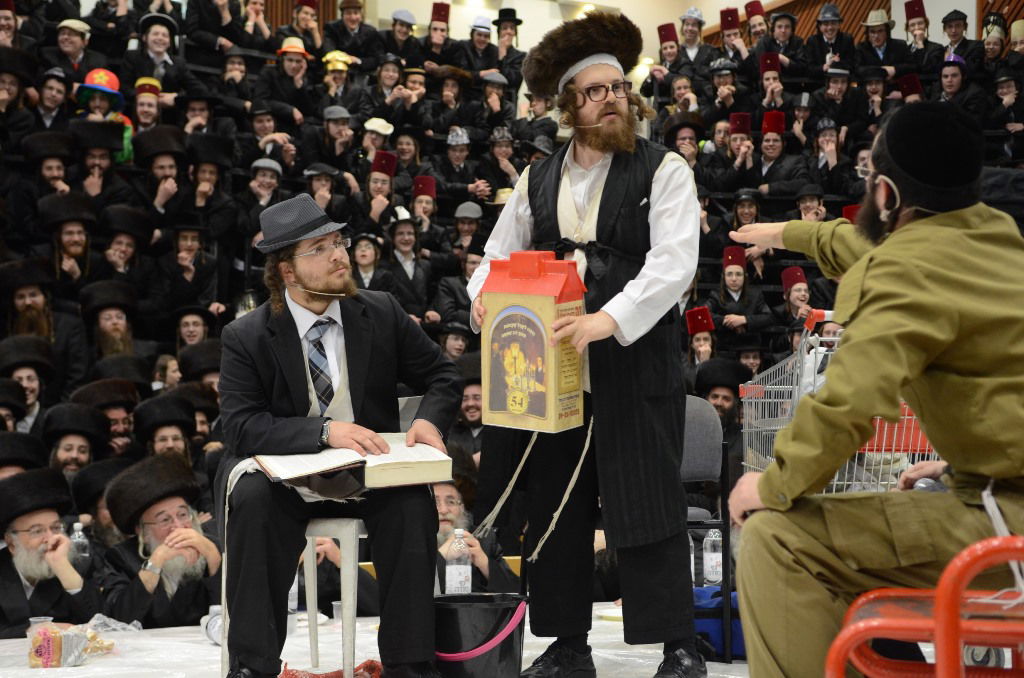 פורים בחצר הקודש צאנז • גלריה