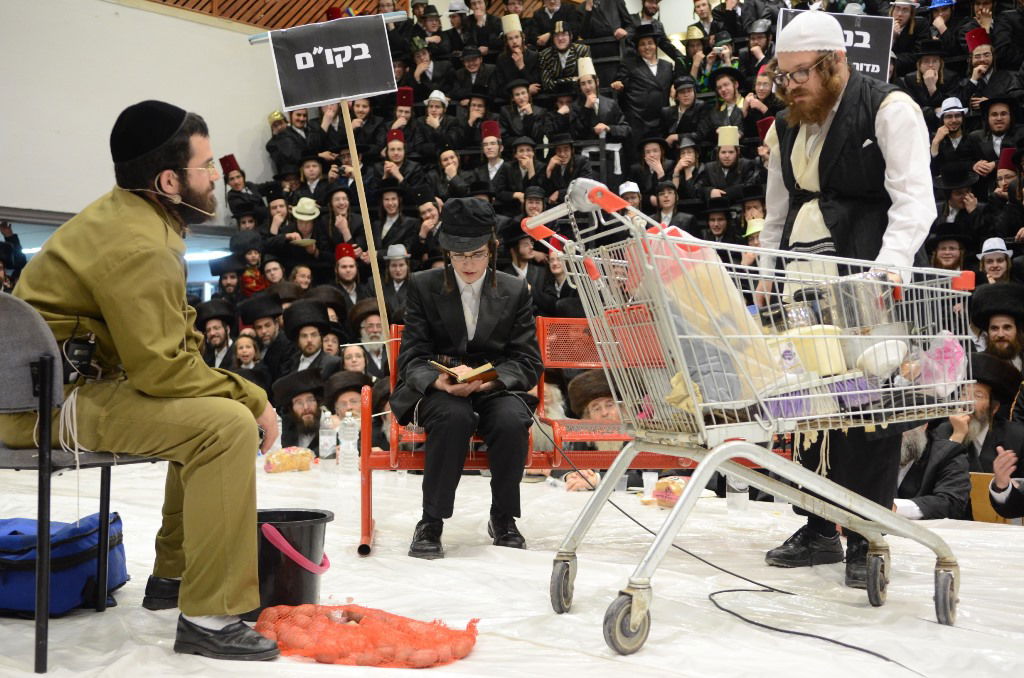 פורים בחצר הקודש צאנז • גלריה