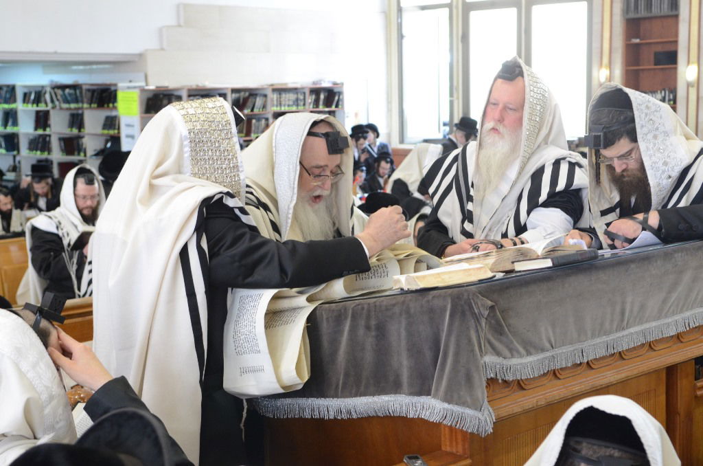 פורים בחצר הקודש צאנז • גלריה