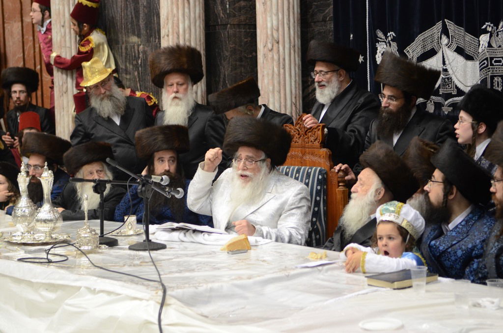 פורים בחצר הקודש צאנז • גלריה