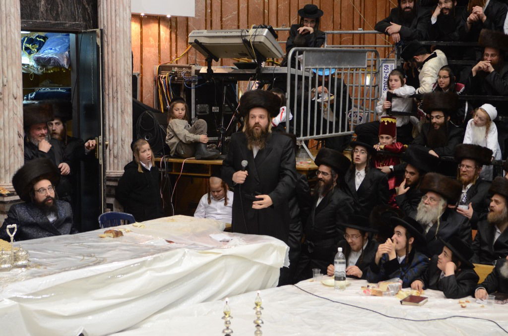 פורים בחצר הקודש צאנז • גלריה