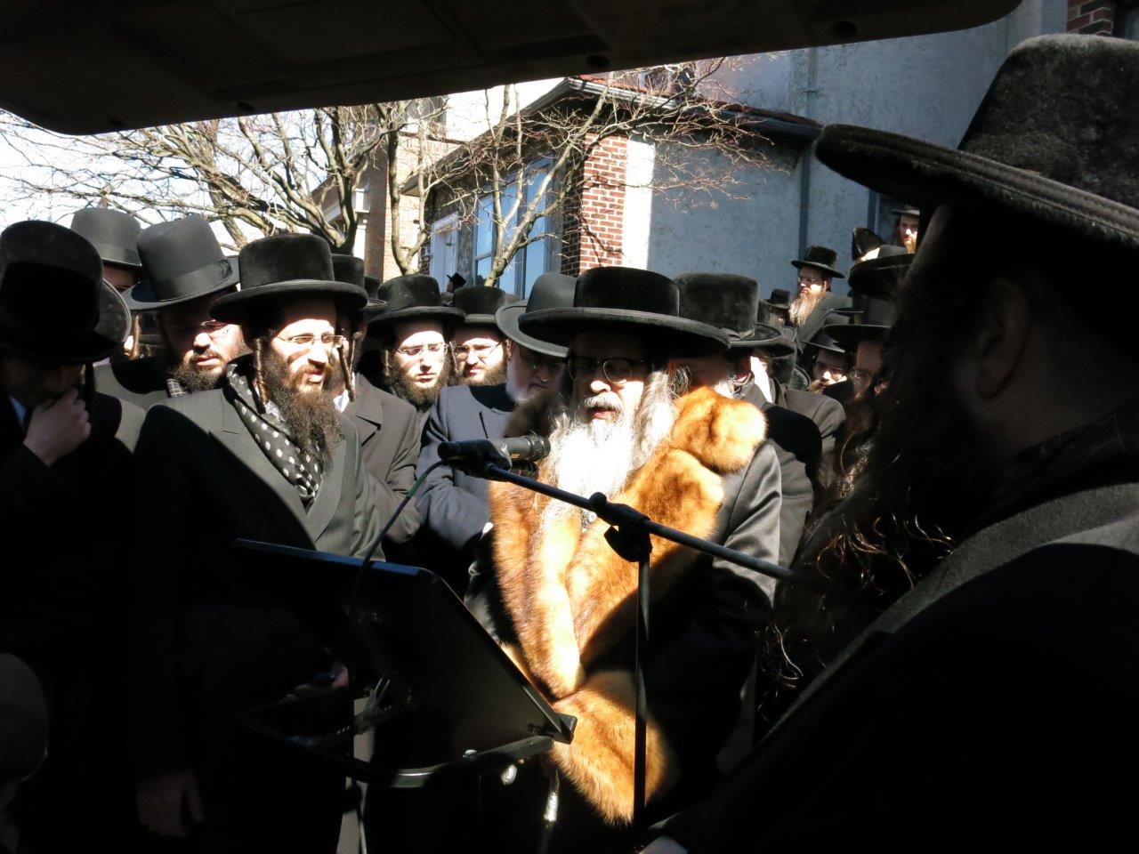 ברוך דיין האמת: אלפים ליווי למנוחות את הגאון החסיד רבי יוסף לעווי ז"ל