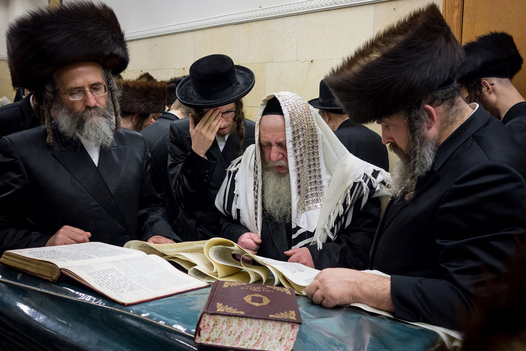 פורים בחצרות הקודש בארה"ב • תיעוד ענק