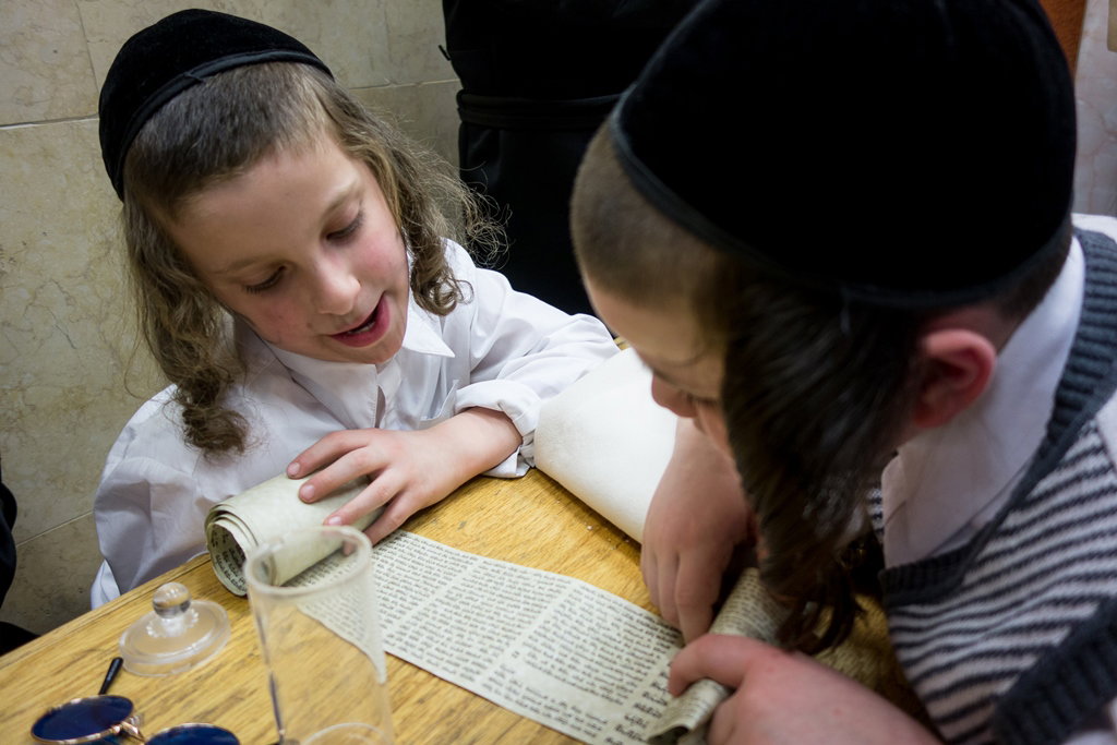 פורים בחצרות הקודש בארה"ב • תיעוד ענק
