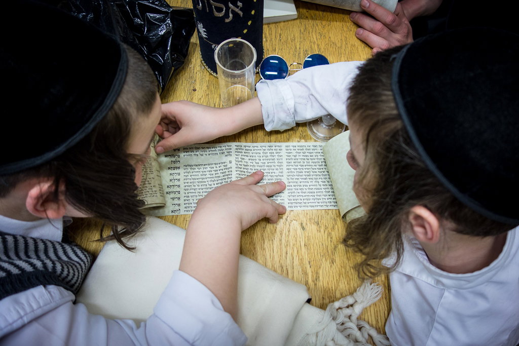 פורים בחצרות הקודש בארה"ב • תיעוד ענק