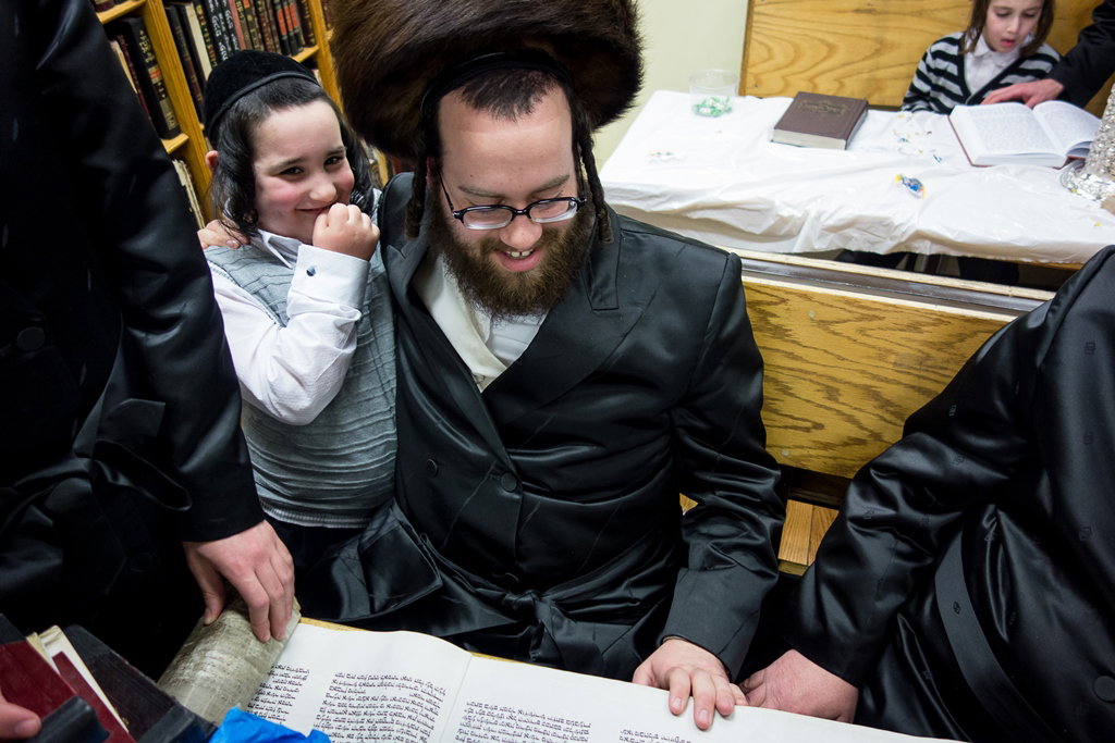 פורים בחצרות הקודש בארה"ב • תיעוד ענק