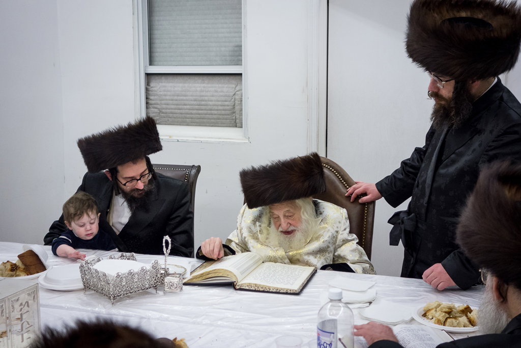 פורים בחצרות הקודש בארה"ב • תיעוד ענק