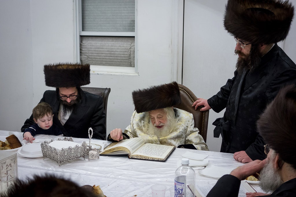 פורים בחצרות הקודש בארה"ב • תיעוד ענק