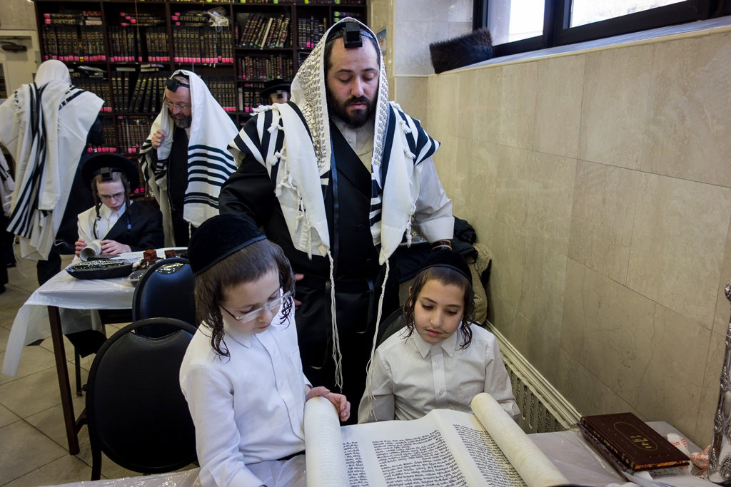 פורים בחצרות הקודש בארה"ב • תיעוד ענק