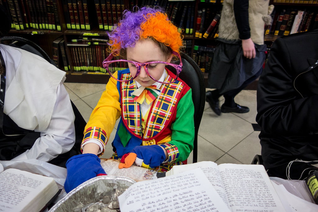 פורים בחצרות הקודש בארה"ב • תיעוד ענק