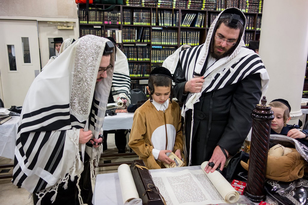 פורים בחצרות הקודש בארה"ב • תיעוד ענק