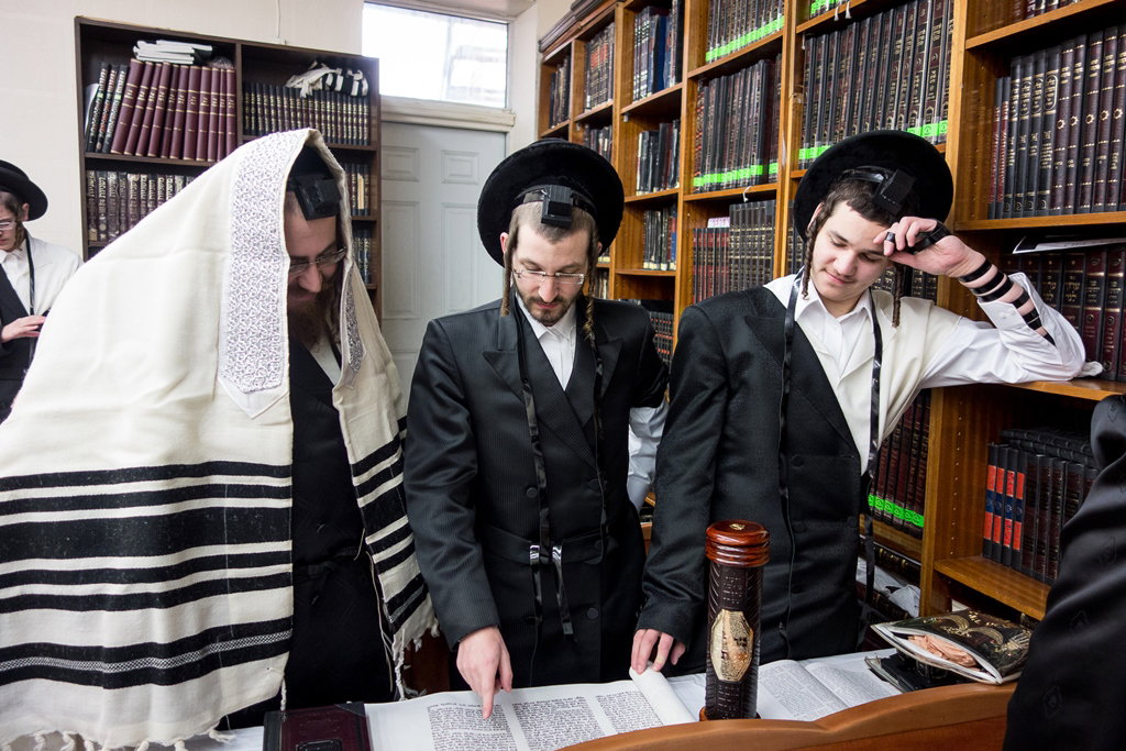 פורים בחצרות הקודש בארה"ב • תיעוד ענק