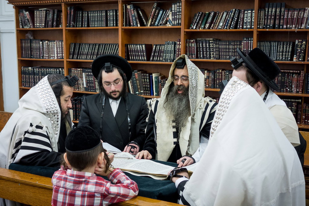 פורים בחצרות הקודש בארה"ב • תיעוד ענק