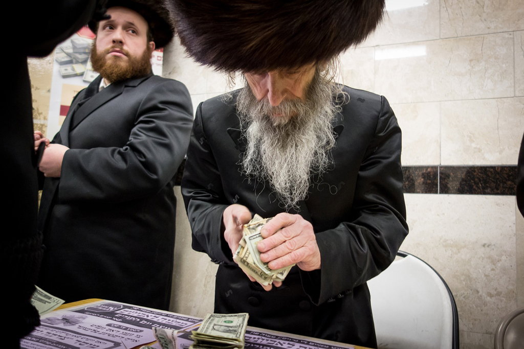 פורים בחצרות הקודש בארה"ב • תיעוד ענק