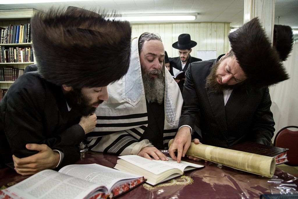 פורים בחצרות הקודש בארה"ב • תיעוד ענק
