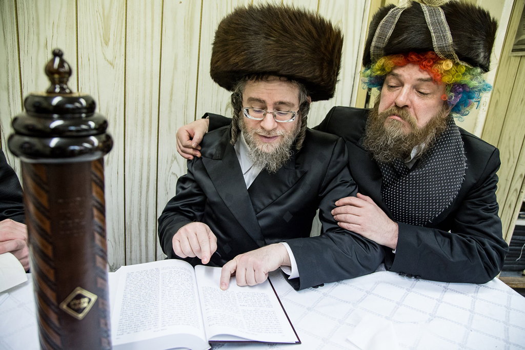 פורים בחצרות הקודש בארה"ב • תיעוד ענק