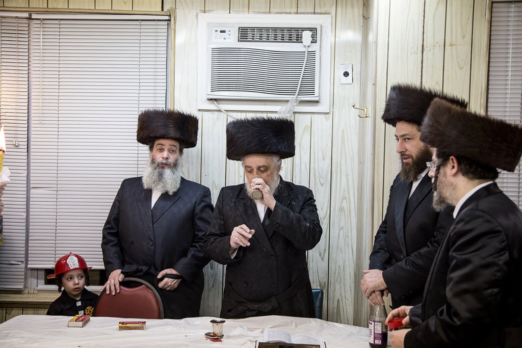 פורים בחצרות הקודש בארה"ב • תיעוד ענק