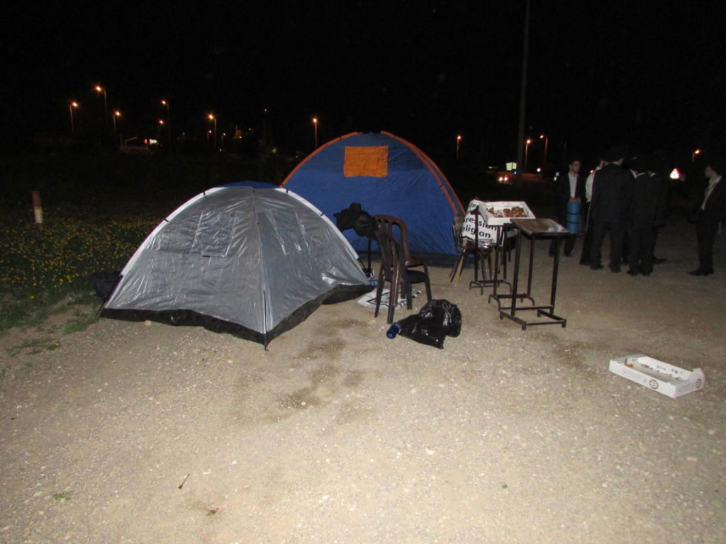 מעצר בחור הישיבה: מחאת אוהלים בכניסה לכלא 6 • תיעוד