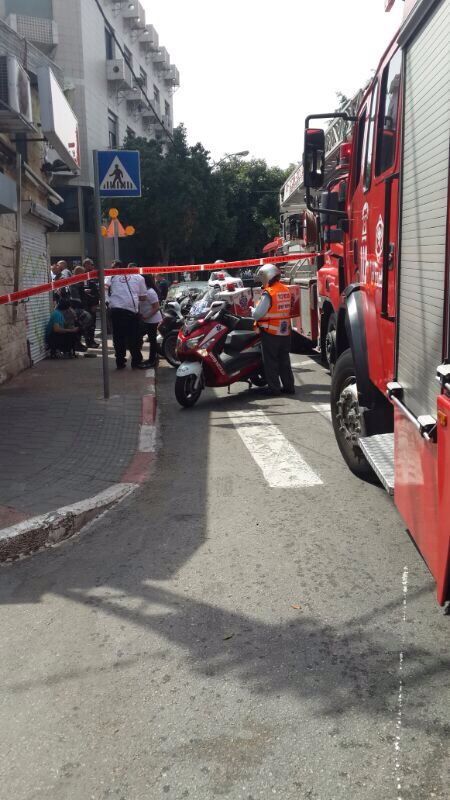 שוב אסון: שלושה נפגעים בפיצוץ בלון גז בדירה בת"א