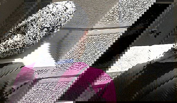 אטימות? בזמן שהבת עברה החייאה, האם עברה חקירה