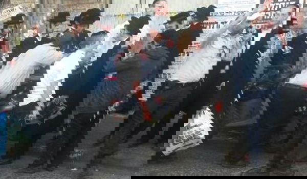 זירת המהומה במאה שערים, הצהריים