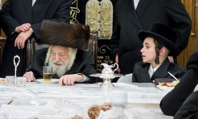 תיעוד: בר מצווה לנכד הרבי מסקולען