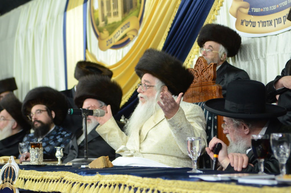 שבת היסטורית בביתר עילית בראשות האדמו"ר מצאנז • תיעוד ענק