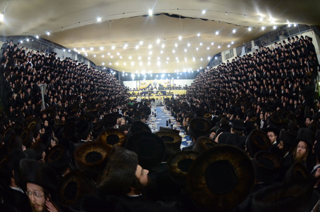 שבת היסטורית בביתר עילית בראשות האדמו"ר מצאנז • תיעוד ענק