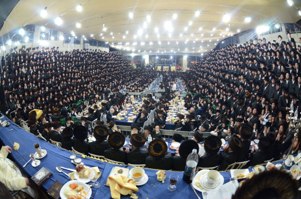 שבת היסטורית בביתר עילית בראשות האדמו"ר מצאנז • תיעוד ענק