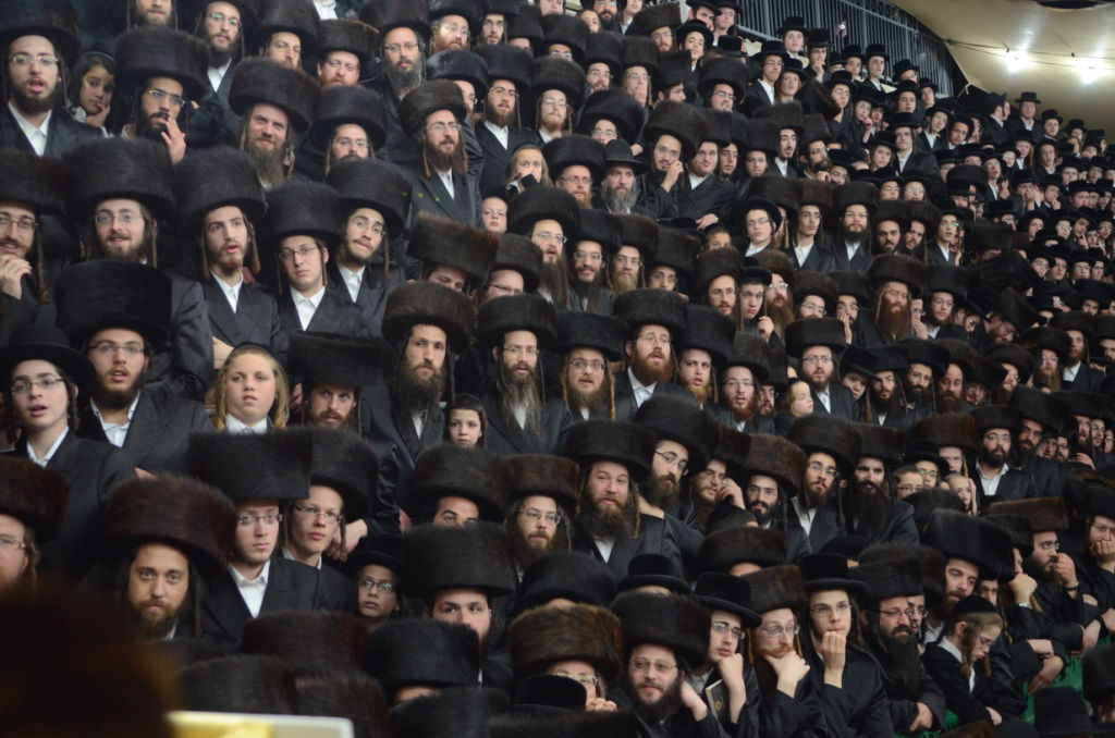 שבת היסטורית בביתר עילית בראשות האדמו"ר מצאנז • תיעוד ענק