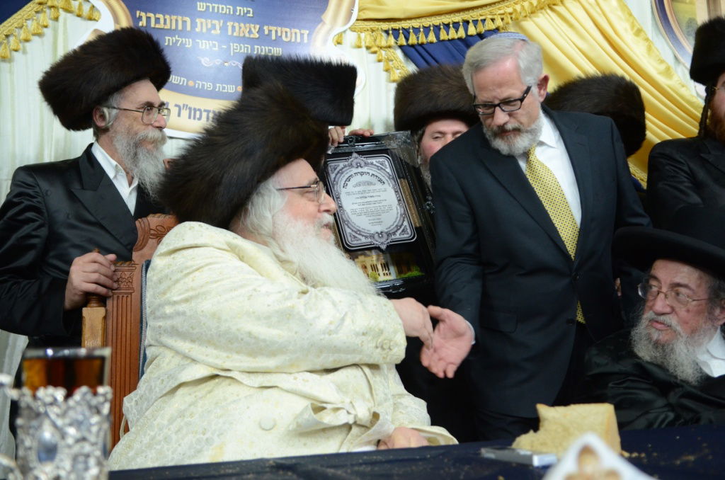 שבת היסטורית בביתר עילית בראשות האדמו"ר מצאנז • תיעוד ענק