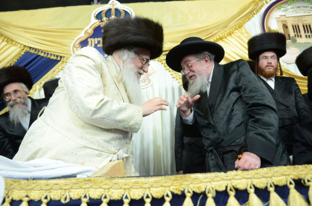 שבת היסטורית בביתר עילית בראשות האדמו"ר מצאנז • תיעוד ענק