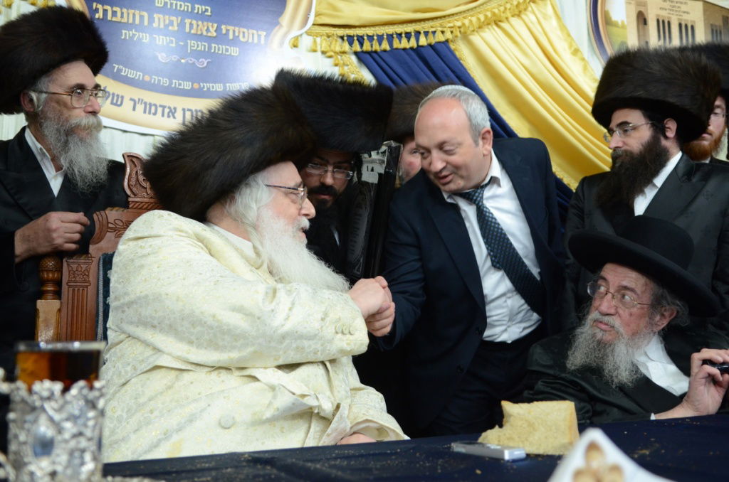 שבת היסטורית בביתר עילית בראשות האדמו"ר מצאנז • תיעוד ענק