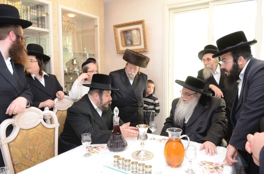 שבת היסטורית בביתר עילית בראשות האדמו"ר מצאנז • תיעוד ענק