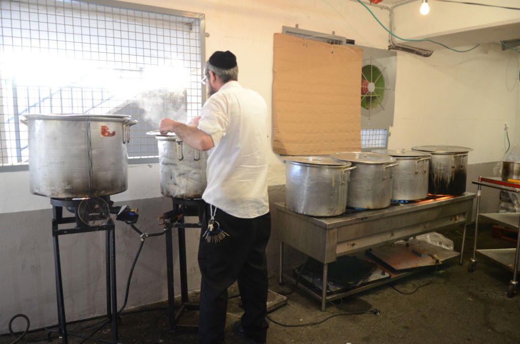 שבת היסטורית בביתר עילית בראשות האדמו"ר מצאנז • תיעוד ענק