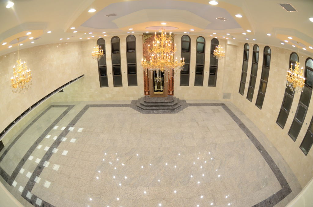 שבת היסטורית בביתר עילית בראשות האדמו"ר מצאנז • תיעוד ענק