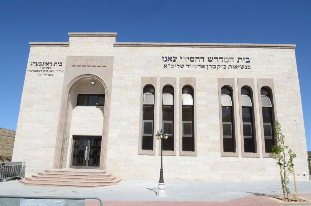 שבת היסטורית בביתר עילית בראשות האדמו"ר מצאנז • תיעוד ענק