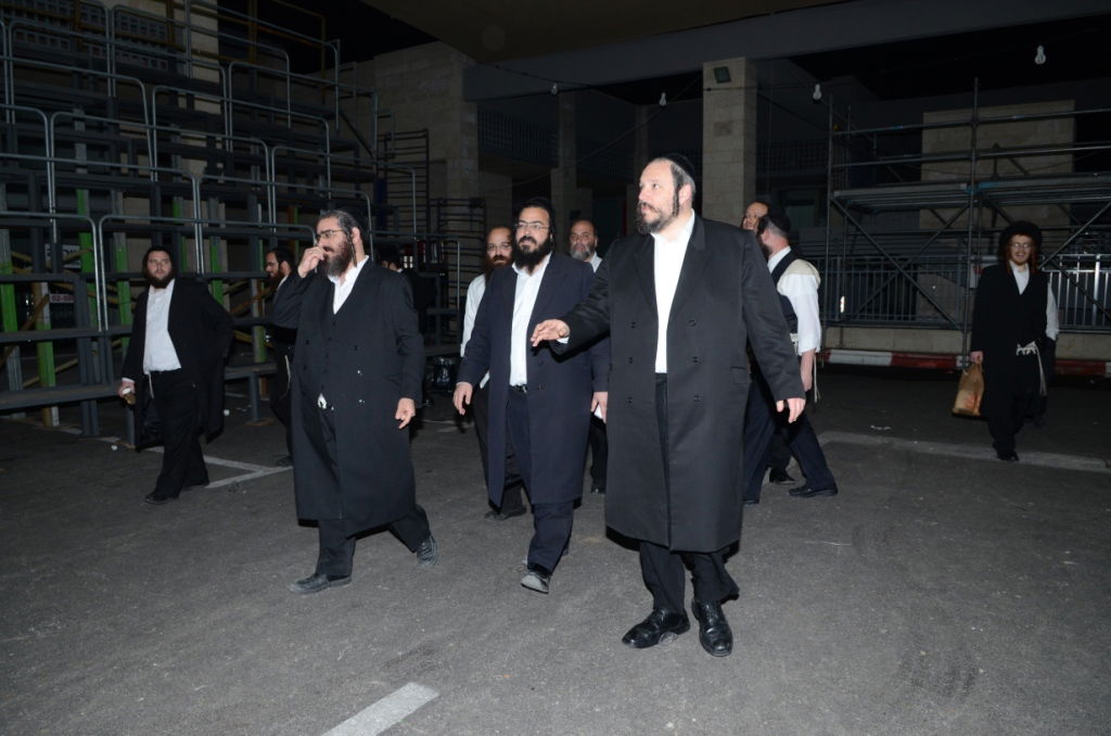 שבת היסטורית בביתר עילית בראשות האדמו"ר מצאנז • תיעוד ענק