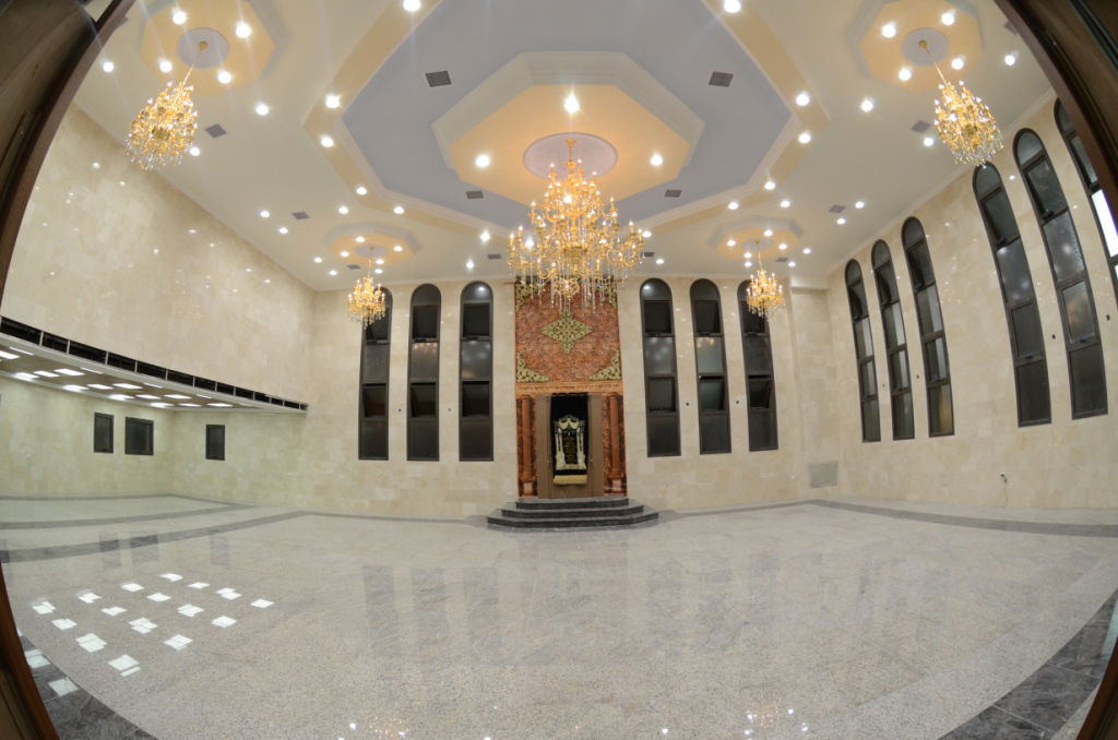 שבת היסטורית בביתר עילית בראשות האדמו"ר מצאנז • תיעוד ענק