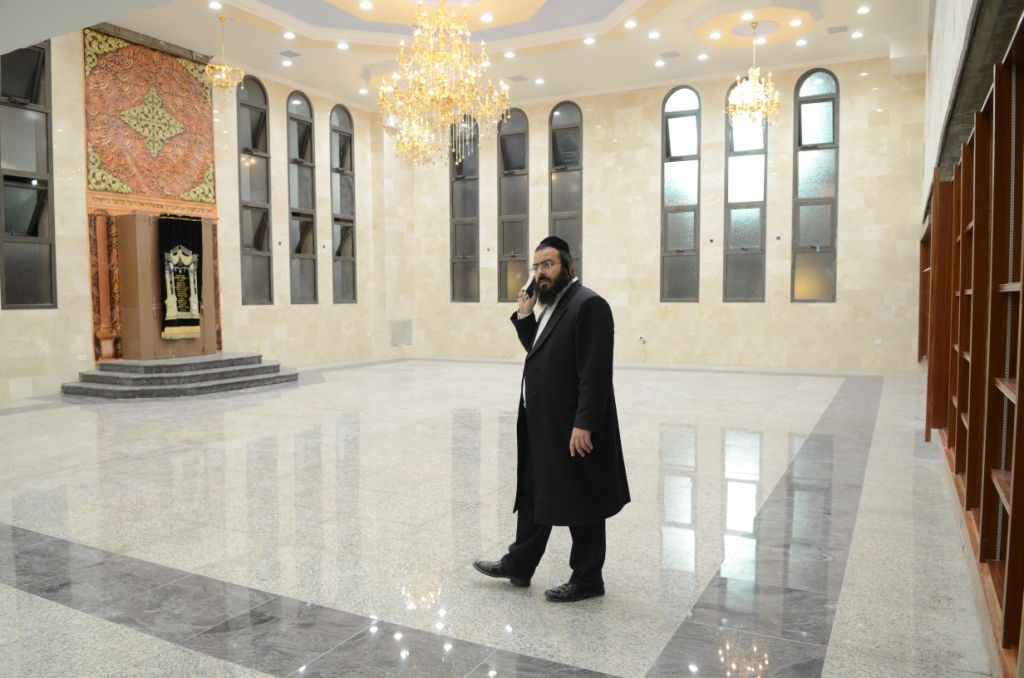 שבת היסטורית בביתר עילית בראשות האדמו"ר מצאנז • תיעוד ענק