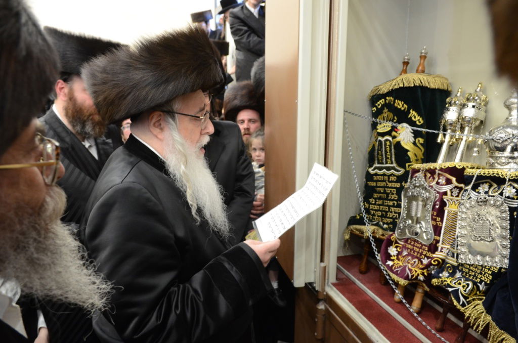 שבת היסטורית בביתר עילית בראשות האדמו"ר מצאנז • תיעוד ענק