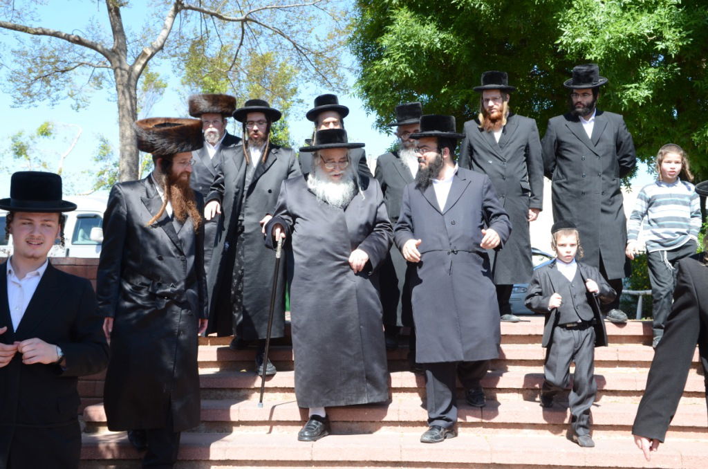 שבת היסטורית בביתר עילית בראשות האדמו"ר מצאנז • תיעוד ענק